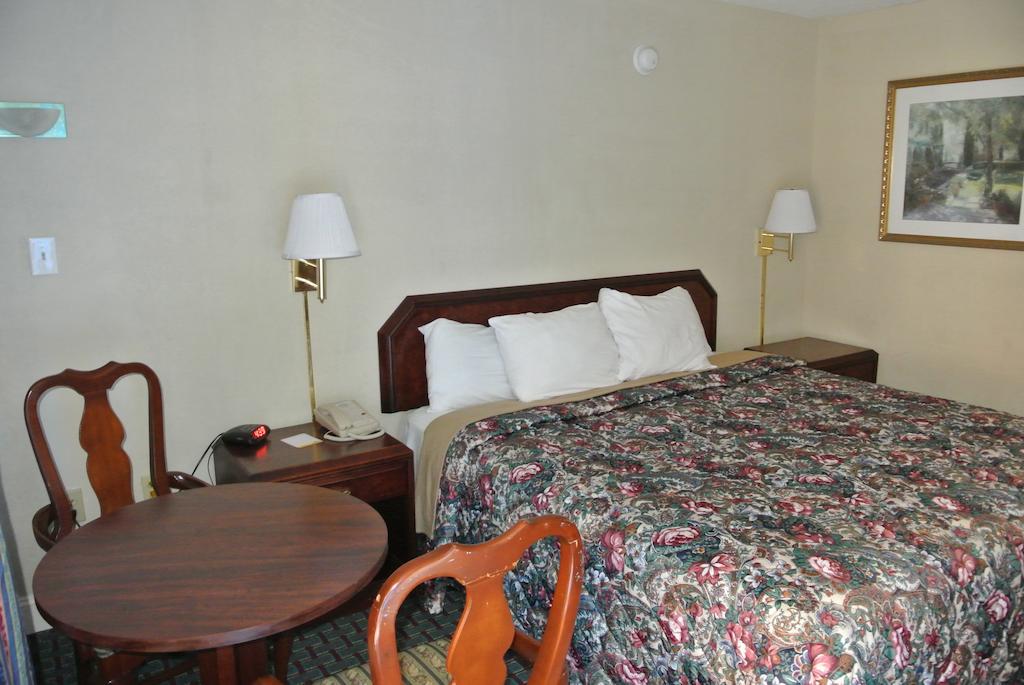 Rodeway Inn Norcross Habitación foto